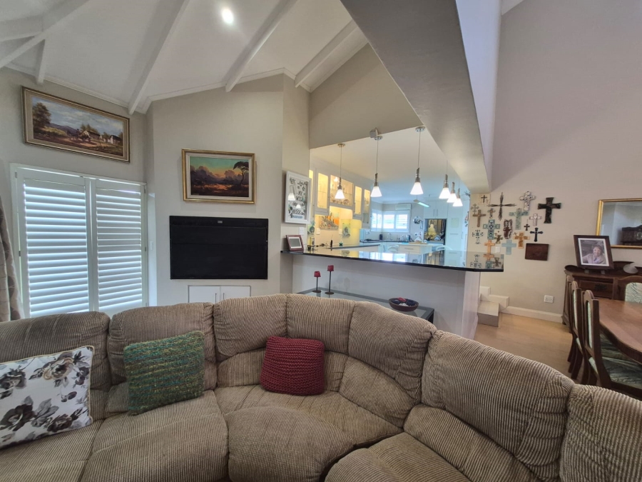 3 Bedroom Property for Sale in Boggomsbaai Western Cape
